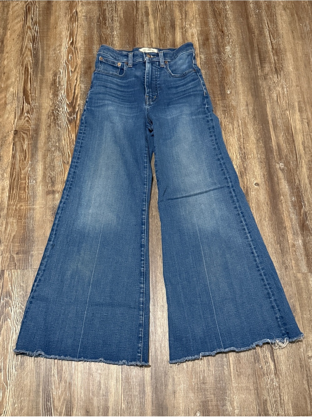 Madewell Flared Wide Leg Jeans Women's 23 Raw Hem Cropped in Oneida Wash Denim